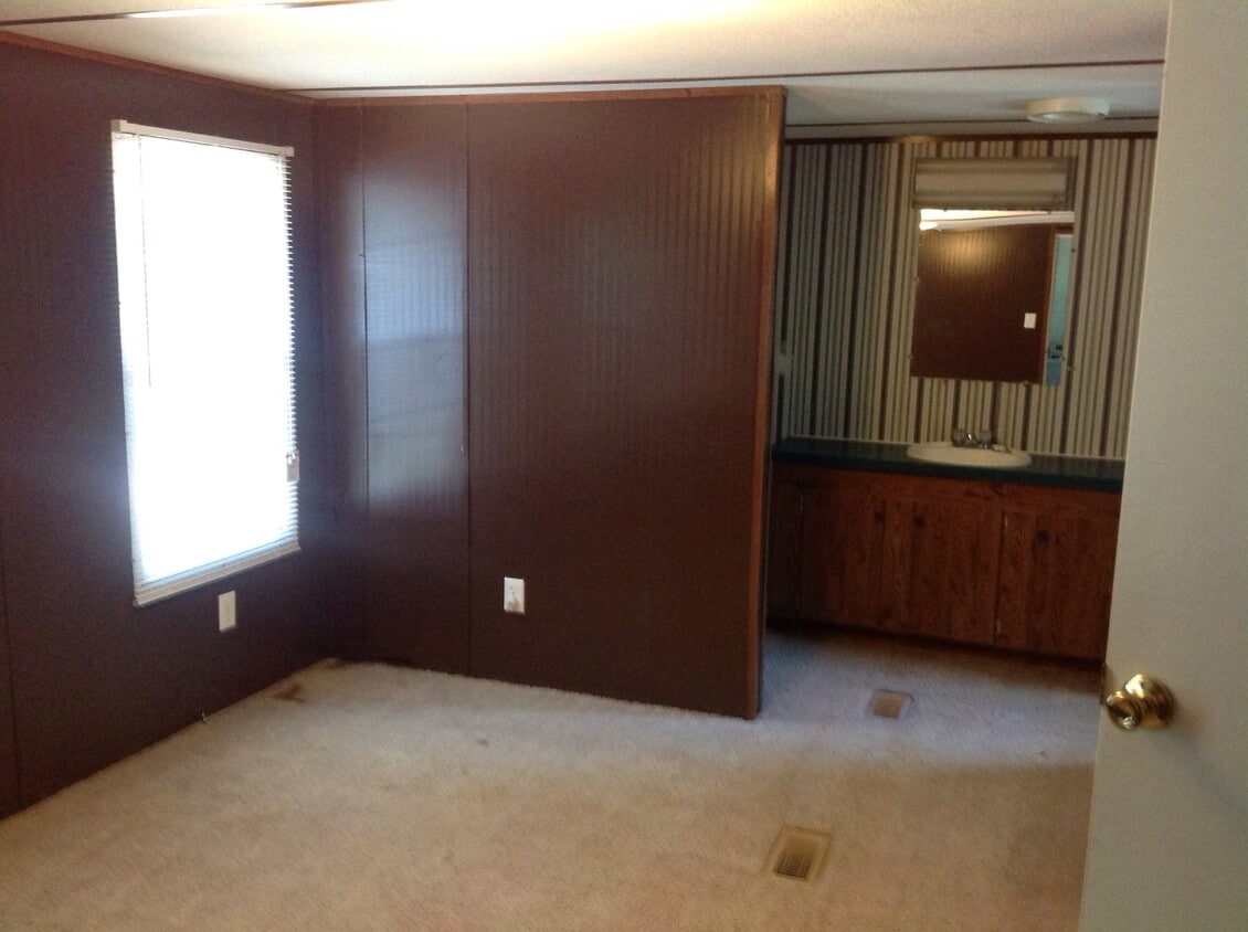 Building Photo - 625 Dream Ln