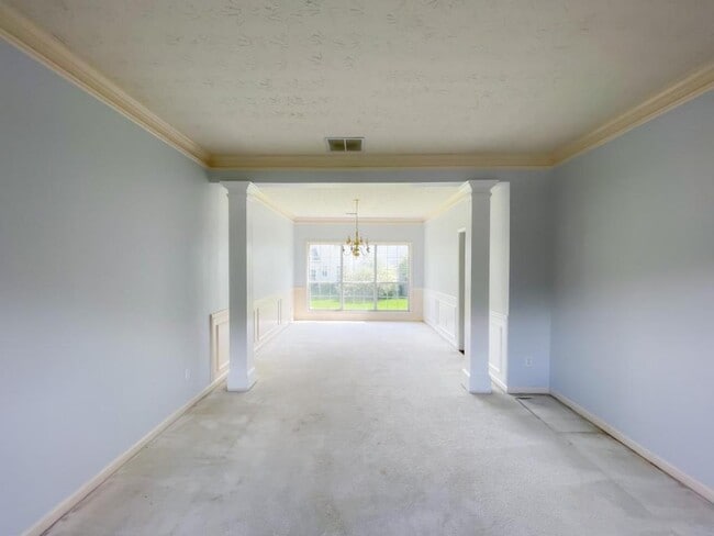 Building Photo - 3585 Highland Bluff Dr