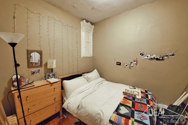Building Photo - 476 7th Street #UNIT2R