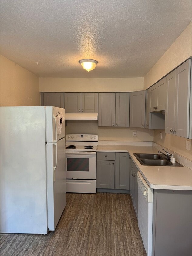 Primary Photo - 2 bed/ 1 bath in well maintained 4plex