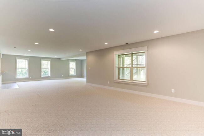 Building Photo - 1839 Lusby Pl