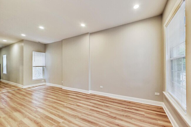 Foto del edificio - 3623 S Emerald Ave