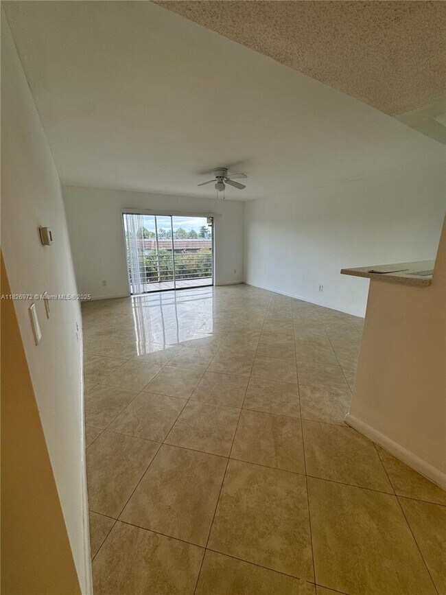 Foto del edificio - 4848 NW 24th Ct