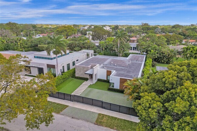 Foto del edificio - 2441 NE 200th St
