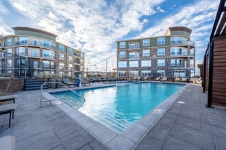 Building Photo - The Pendant Southlands