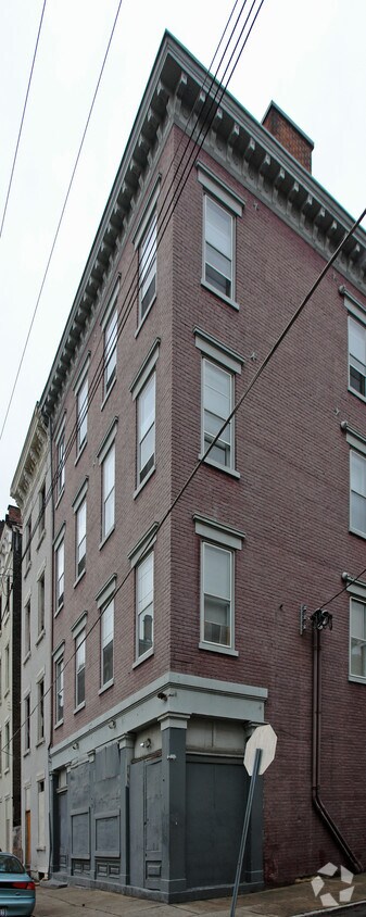 Primary Photo - 18 East 15th