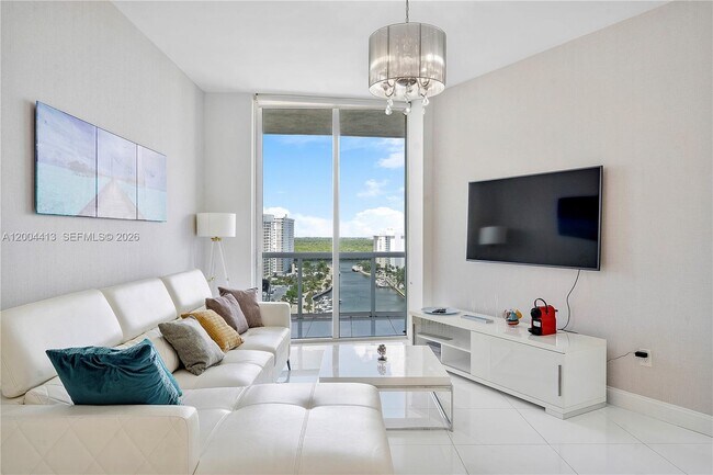 Foto del edificio - 15811 Collins Ave