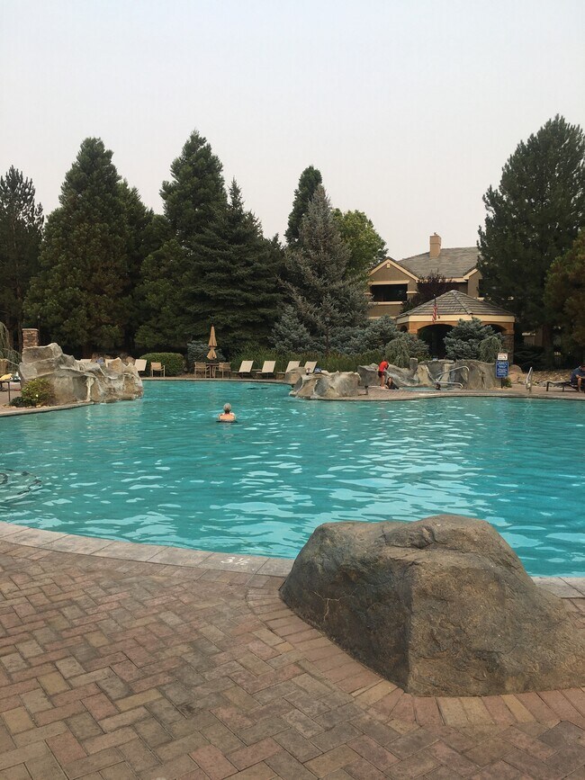 Foto del edificio - 900 S Meadows Pkwy