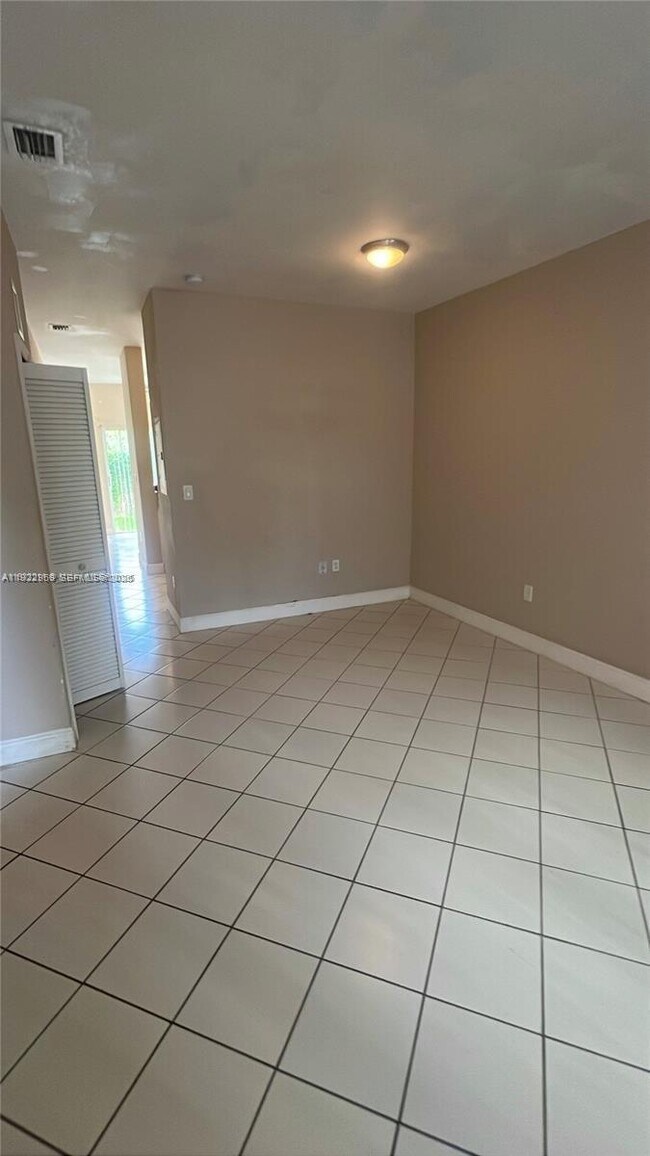 Foto del edificio - 2551 SE 16th Terrace