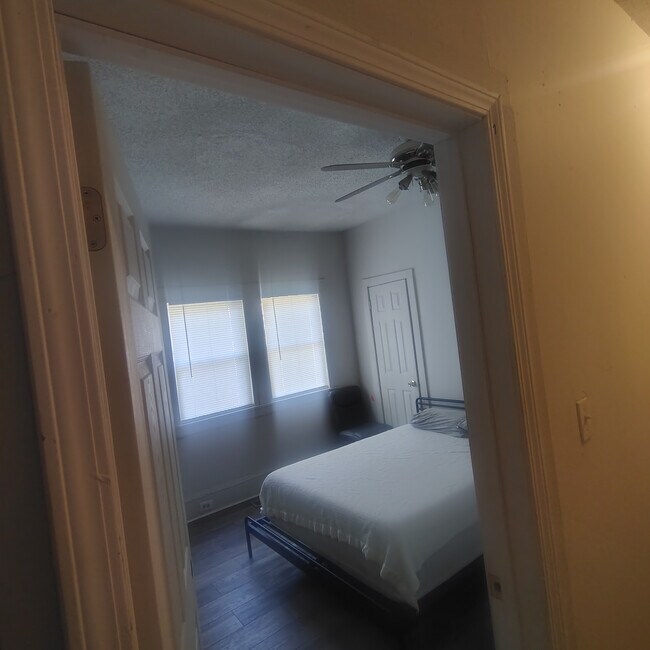 Foto del edificio - Room in Duplex on Centre St