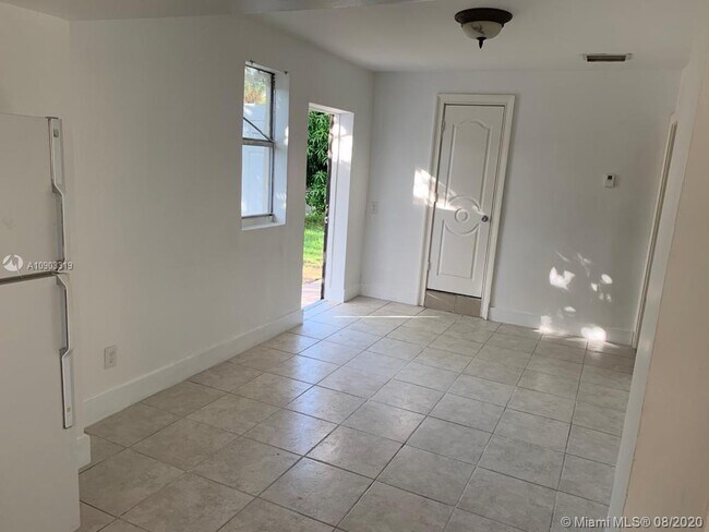 Building Photo - 929 SW 9th St