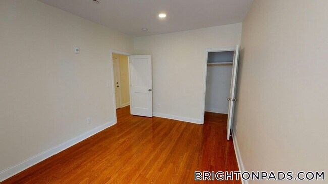 Building Photo - 123 Sutherland Rd