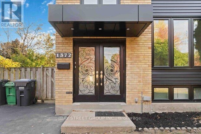 Building Photo - 1372 Freeport Dr