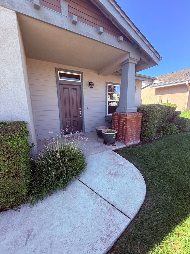 Building Photo - Newer Single Story Home in The Stone Gate ...