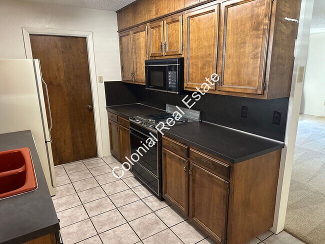 Foto del edificio - Spacious and Unique 2 Bedroom, 2 Bathroom Home with Wet Bar Area!