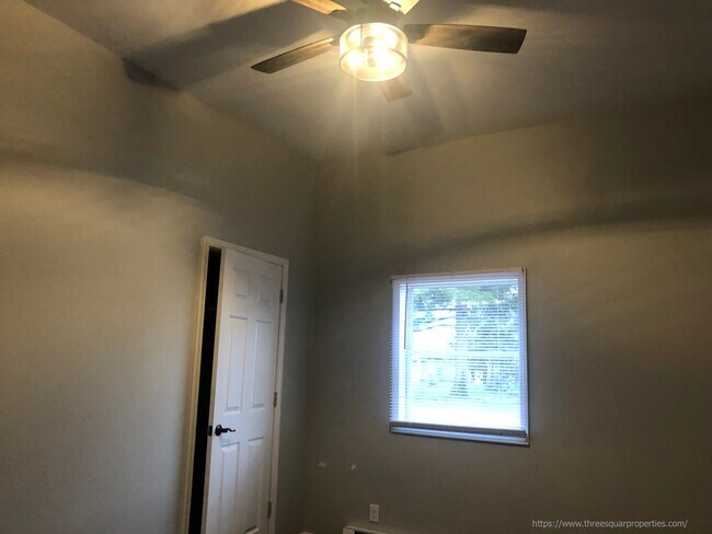 Dormitorio 1 - 214 W 37th St