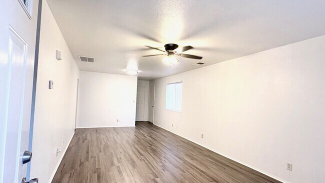 Foto del edificio - 768 Heritage Ln