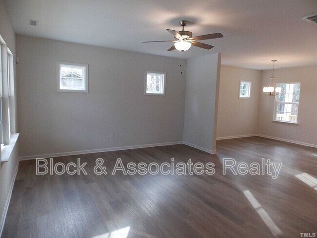 Building Photo - 1019 Benning St