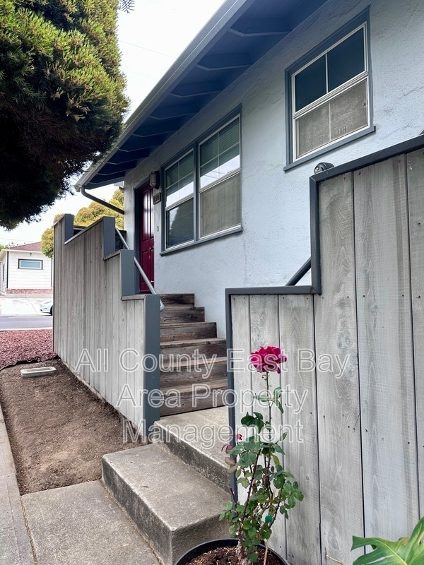 Photo - 730 Johnson St.