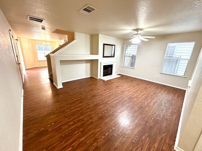 Foto del edificio - *MOVE IN SPECIAL* Charming 3-Bedroom Home ...