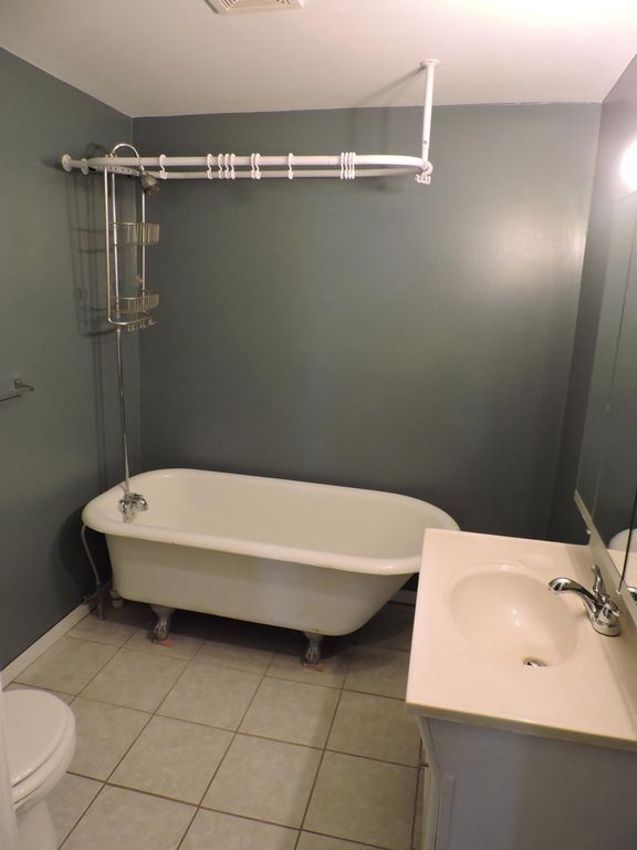 Building Photo - 407 4th St NW