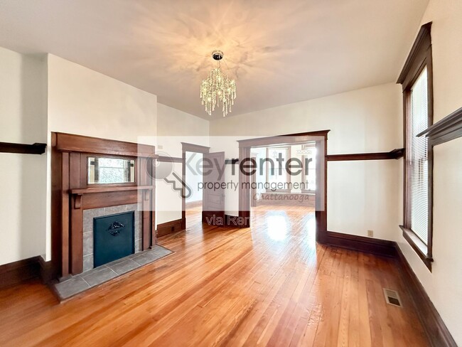 Foto del edificio - 1115 E 8th St