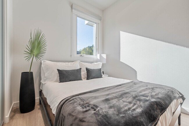 Foto del edificio - 8820 Belford Ave