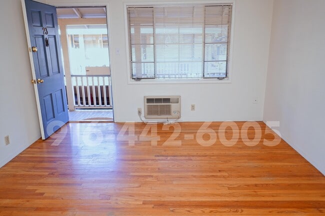 Building Photo - Kenwood Apartments 2426