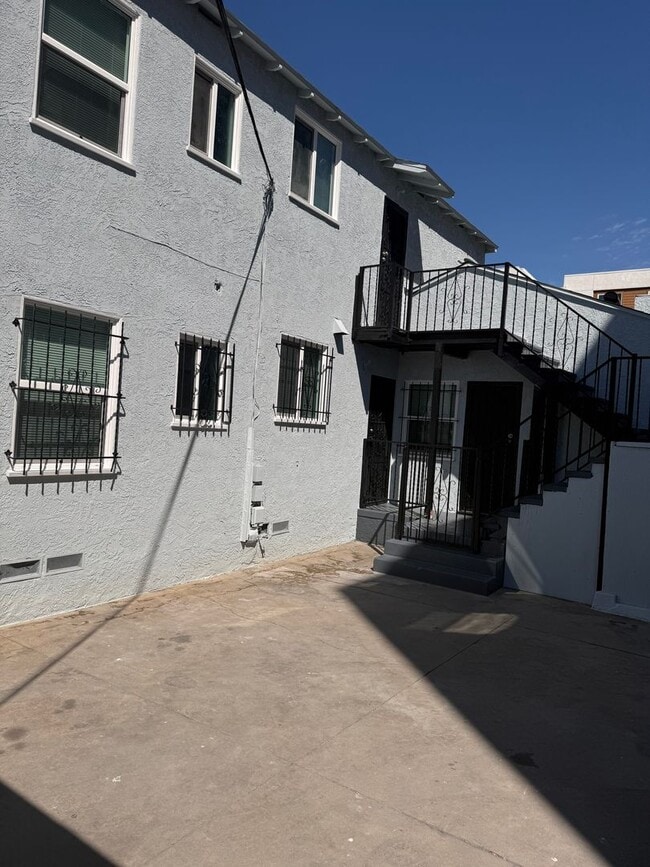 Building Photo - FOR RENT — COMPLETELY REMODELED Apartment