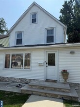 Building Photo - 226 Louis St