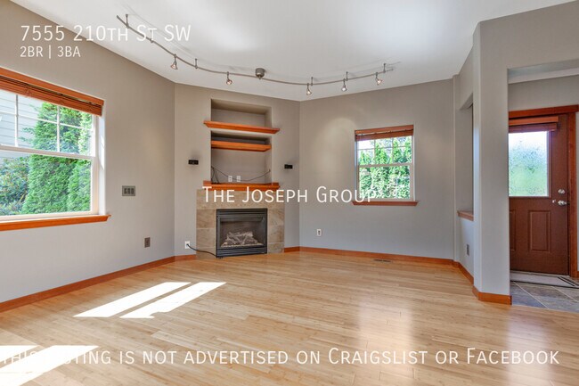 Building Photo - Stunning 2BD/2.5BA Edmonds Townhome!