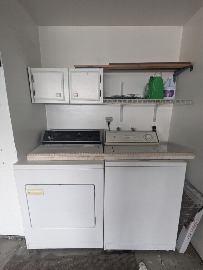 Building Photo - 8564 Mahogany Pl