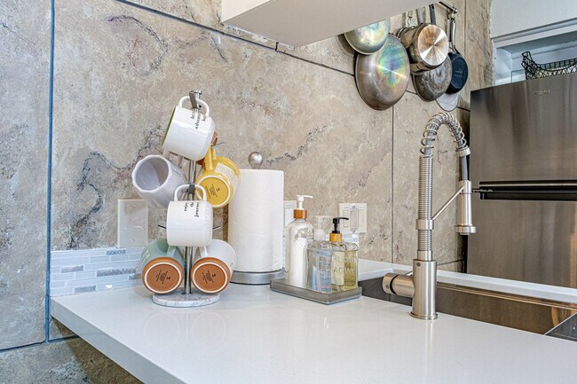 Foto del edificio - 910 Duncan Ln