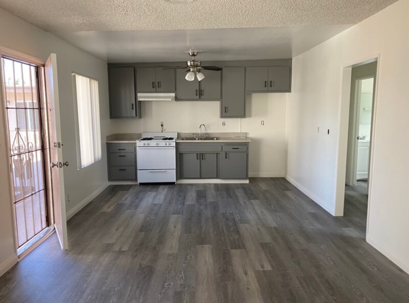 Kitchen - 9210 Somerset Blvd