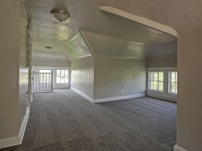 Building Photo - 862 Kenmore Blvd