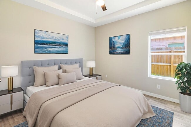 Building Photo - 904 W Mahala Ave