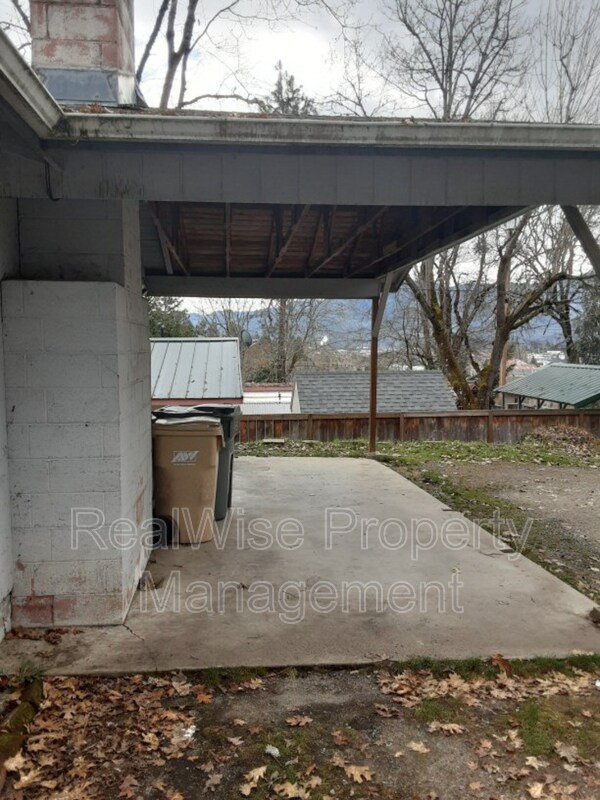 Foto del edificio - 315 NW Fry St