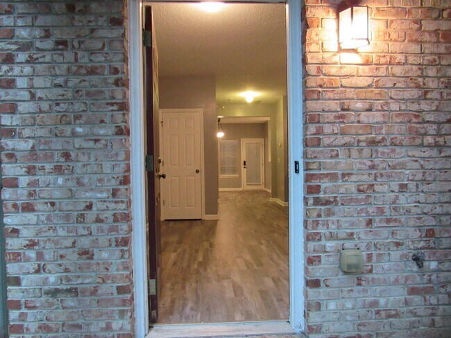 Building Photo - 4881 Robinson Square Dr