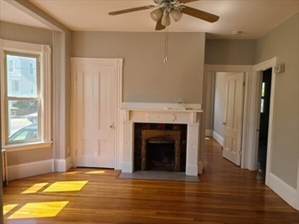 Building Photo - 136 Clifton St