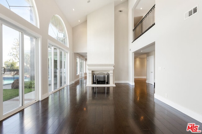 Building Photo - 2732 Casiano Rd