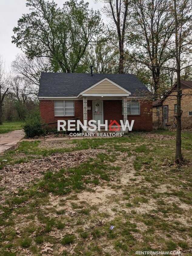 Primary Photo - Renovated 5 Bedroom / 2 Bath - Move In