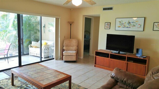 Foto del edificio - 5677 Ashton Lake Dr