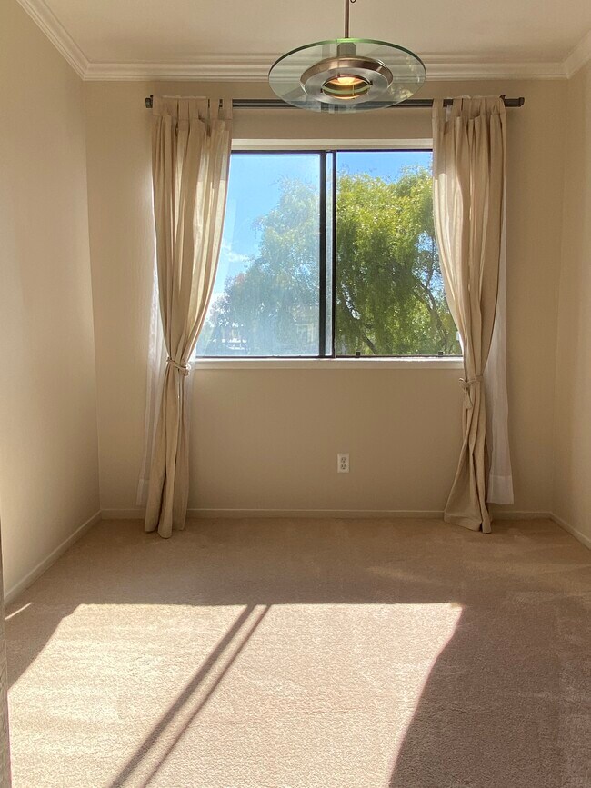 Dining Room - 777 San Antonio Rd