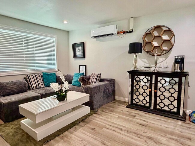 Foto del edificio - 744 Lime Ave