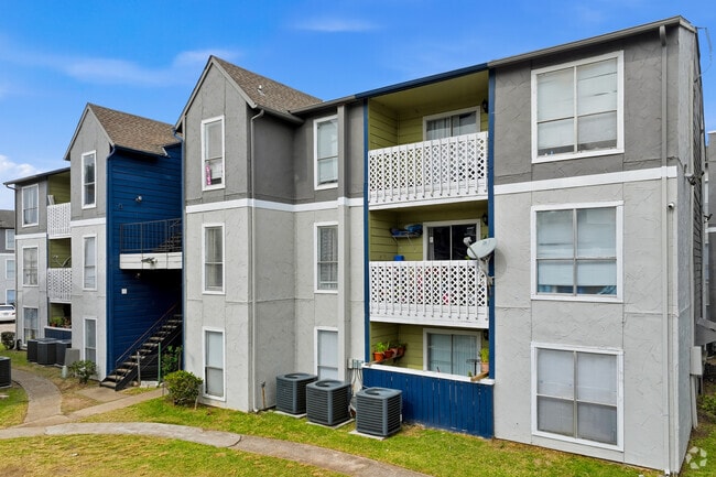 Building Photo - Chestnut Hill