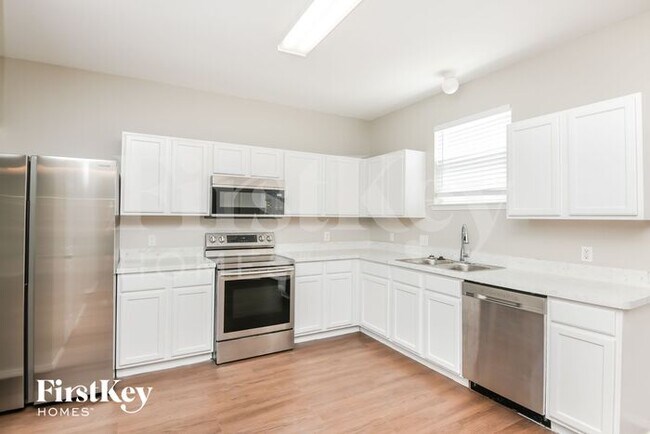 Building Photo - 5913 Bridal Trail