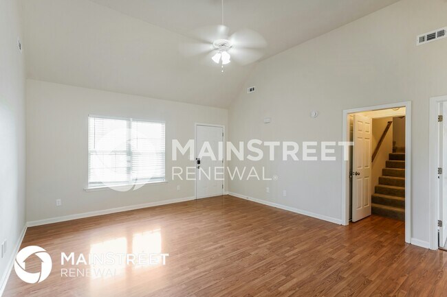 Building Photo - 2823 Ridgewood Dr