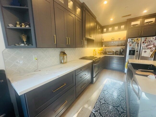 Building Photo - 113 Churchill