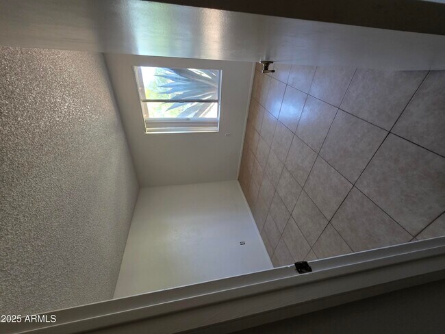 Building Photo - 4402 E Pershing Ave