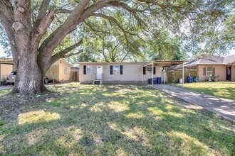 Building Photo - 1805 Oriole Dr
